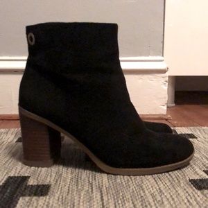 Dr. Scholls Suede bootie.